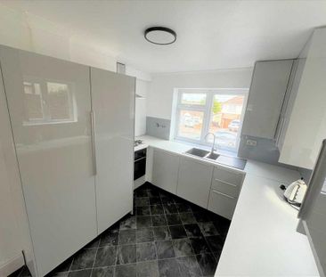 3 bedroom semi-detached house to rent - Photo 3