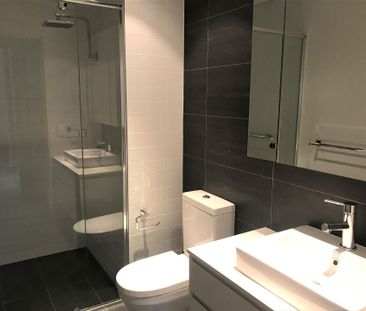 Luxury, Style, Lakeside Living - Photo 3