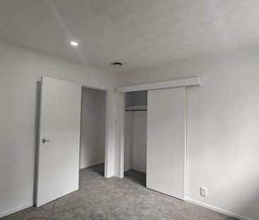 Property Management13A Aralia Road, Sunnynook - House for Rent - Photo 2