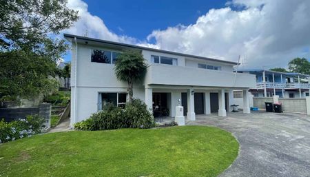 5 Bedroom Family Living in Brookfield - Photo 4