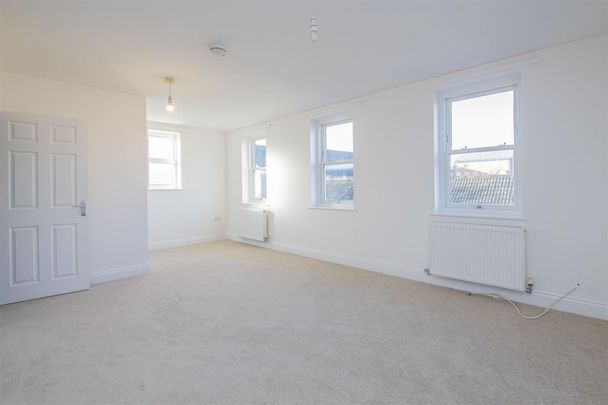 3 bed Apartment - Duplex To Let - Photo 1