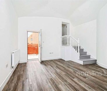 Lynchford Road, Farnborough, Hampshire, GU14 - Photo 6