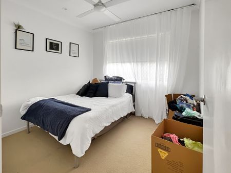 Spacious Family Home in Palmview - Photo 2