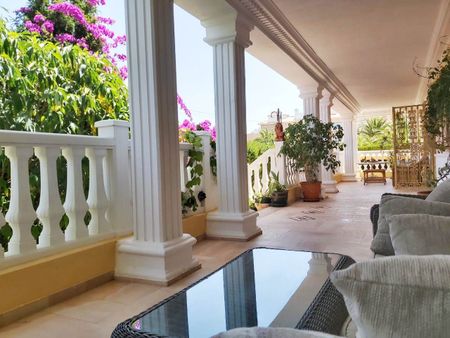 LONG TERM RENTAL. Spacious villa with 6 bedrooms for rent. - Photo 4