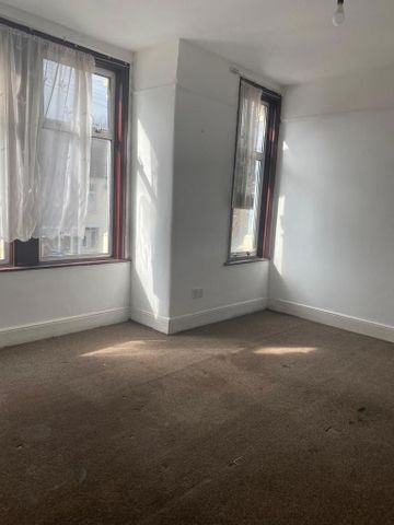 4 bedroom townhouse to rent - Photo 3