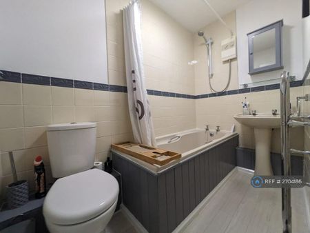 2 bedroom penthouse to rent - Photo 5