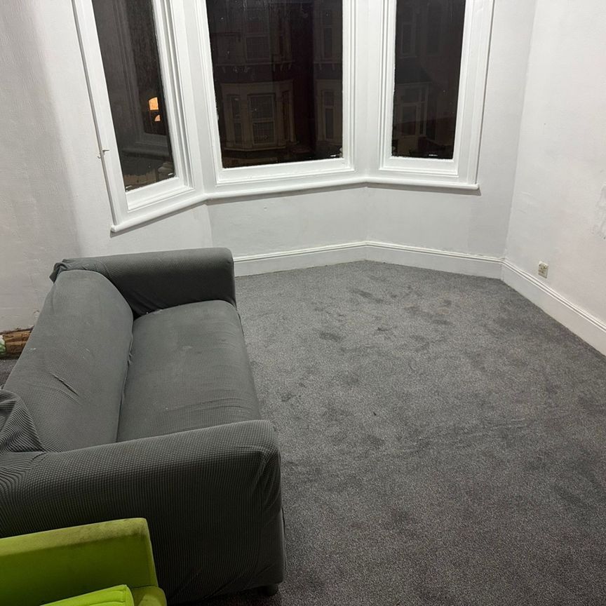 3 Bed Terraced House, Boundary Road, E13 - Photo 1