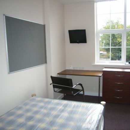 ALL BILLS INCLUDED - MODERN ROOM IN FLAT SHARE FOR STUDENTS - Photo 1