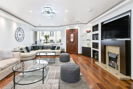 Elegant Four-Bedroom Home Moments from Hyde Park, with Private Parking & Roof Terrace - Photo 2