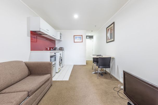 Mod and Immaculate City Apartment ! - Photo 1