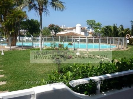 soleado apartamento en la zona de la paz con dos Terrazas y piscina. - Photo 4