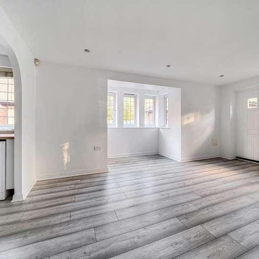 Ascot, Berkshire, SL5 - Photo 1