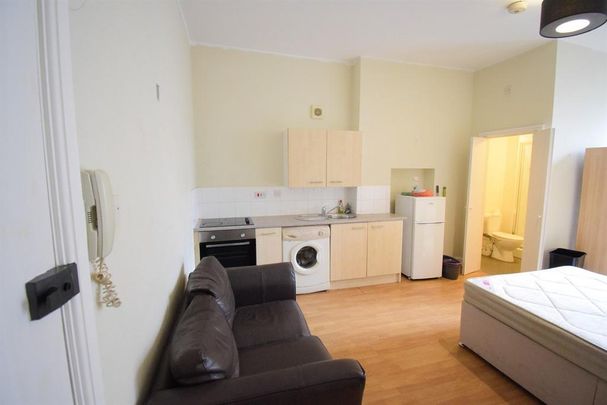 Studio to rent - Photo 1