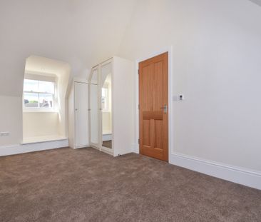 2 bedroom mews to rent - Photo 6