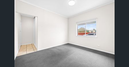 Neat Family Home - Photo 4