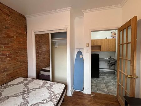 1241 Rue St Marc Montréal (Ville-Marie), QC H3H - Photo 2