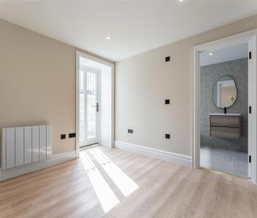 2 bedroom maisonette to rent - Photo 2