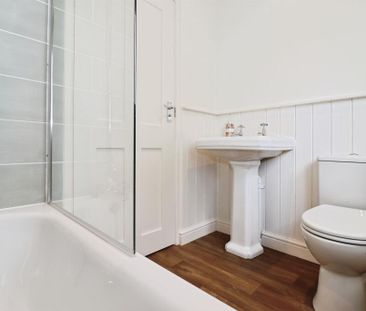 3 bedroom terraced house to rent - Photo 5