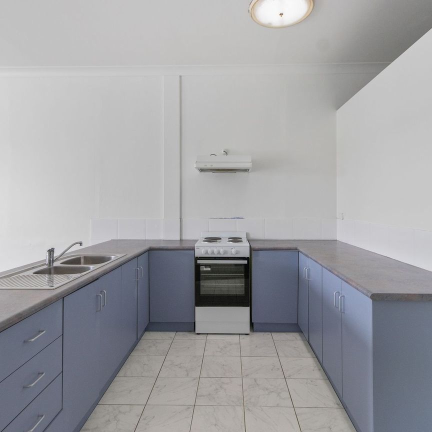 1-Bedroom Apartment for Rent – Convenient Living Above Local Shops! - Photo 1