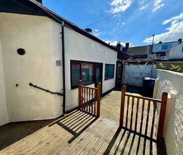 2 bedroom terraced bungalow to rent - Photo 2