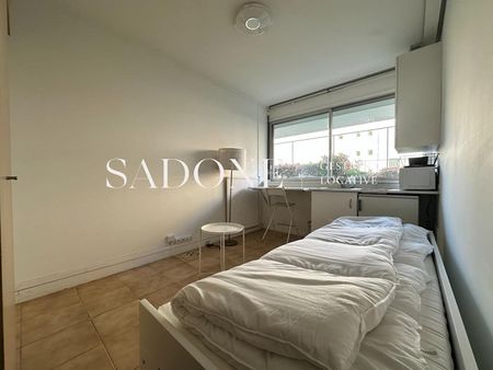 Location Appartement 1 pièce 12,80 m² à Neuilly-sur-Seine - Photo 2