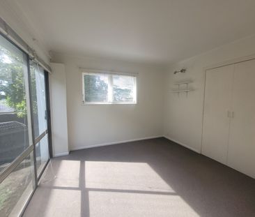 Large spacious 5 Bedroom home - Photo 2