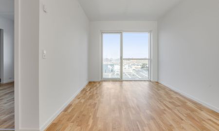 Velbeliggende 3 værelses seniorbolig med stort badeværelse, privat altan og godt fællesskab - Photo 4