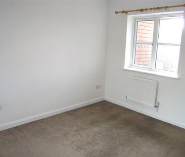 3 bedroom end of terrace house to rent - Photo 4