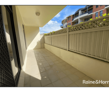 Two Bedroom Apartment in Prime Location With Large Private Courtyard - Photo 6