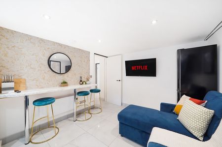 Lower Oxford Street - Photo 3