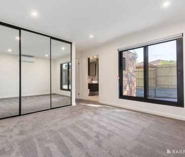 Luxurious Living - Photo 3