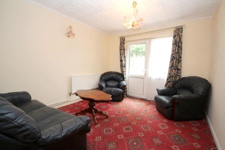 3 bedroom terraced house to rent - Photo 3
