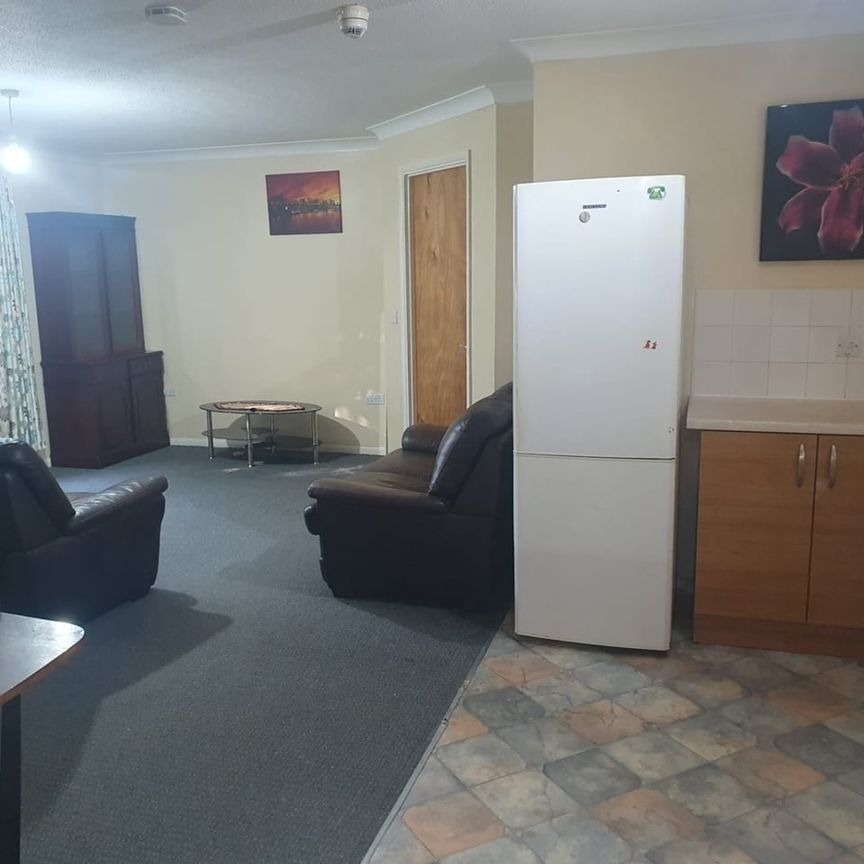 2 Bed Flat, Brook Court, NG7 - Photo 1