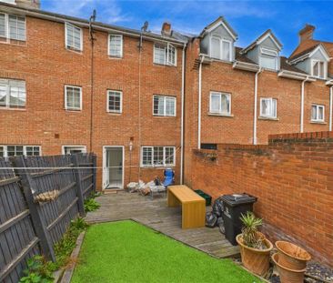 4 bedroom terraced house to rent - Photo 4