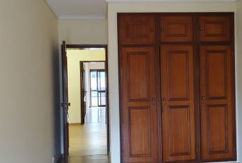 Apartamento T3 situado na zona residencial da Forca, em Aveiro.