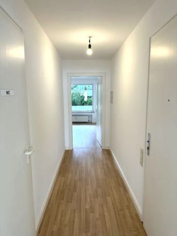 Düsseldorf-Düsseltal! Frisch renovierte 3-Zimmer-Balkonwohnung mit PKW-Stellplatz! - Foto 4