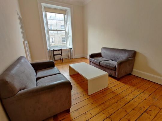 4 bedroom flat to rent - Photo 1