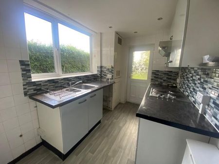 2 bedroom ground floor flat to rent - Photo 5