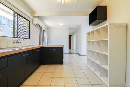 FEEL RIGHT AT HOME AT 6 KYLEE CRESCENT - COMFORT, SPACE, AND STYLE IN THE HEART OF CALLIOPE! - Photo 5