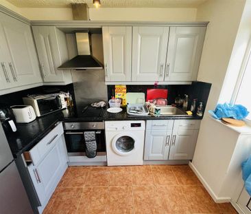 4 bedroom terraced house to rent - Photo 6