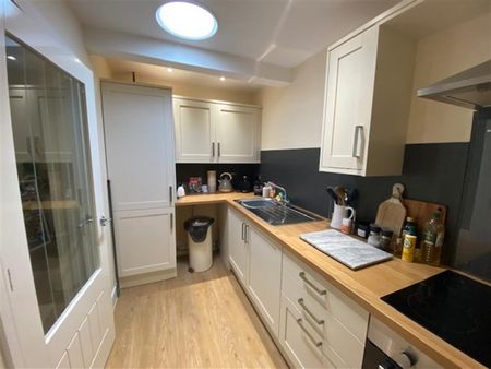 2 bedroom Flat To Let - Photo 5