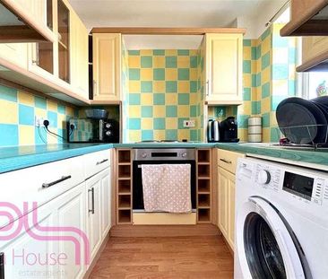 Redford Close, Feltham, TW13 - Photo 2