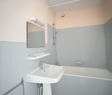 PAU SECTEUR JEAN MERMOZ T2 BALCON CAVE ET PARKING - Photo 5