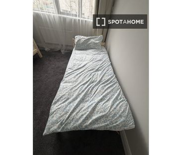 Room in a shared 7-bedroom apartment for rent in Dublin. - Photo 3