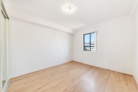 Three Bedroom Apartment with Tandem Parking - Photo 2