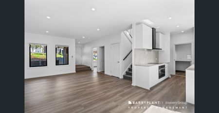 Modern Brand-New Townhouse – Convenient & Private! - Photo 2