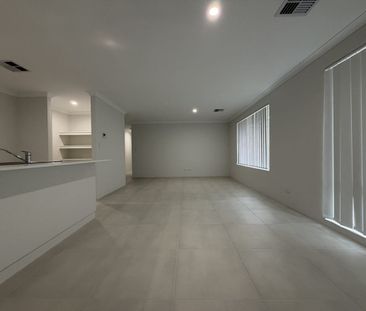 BRAND NEW 5-BEDROOM FAMILY HOME – SPACE, STYLE & COASTAL LIVING! - Photo 1