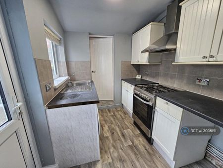 2 bedroom terraced house to rent - Photo 3