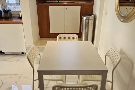 Studio Carré D'or avec balcon . - Photo 5