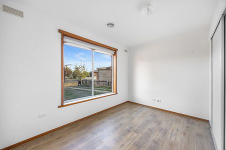 Neat & Tidy 3-Bedroom Home in Prime Wendouree Location - Photo 5